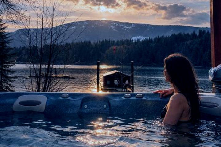 Hannah, 30 — Escort in Honeymoon Bay, Canada