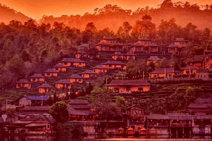 Hannah, 30 — Escort in Mae Hong Son, Thailand