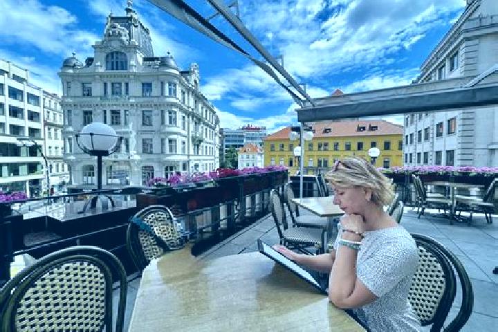 Hannah, 30 — Escort in Strekov, Slovakia
