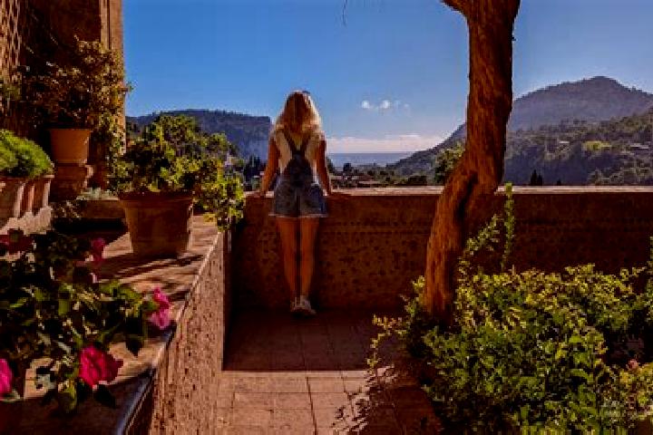 Hannah, 30 — Escort in Valldemossa, Spain