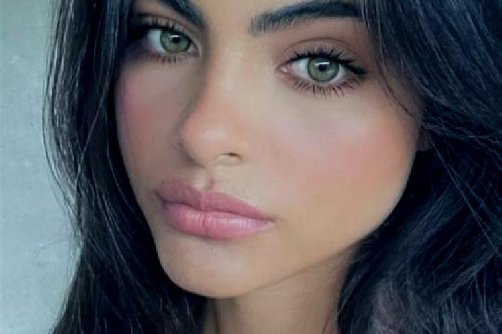 Hannah, 31, a brunette dark-eyed middle eastern companion based in Monte Cremasco. Offering Erotic Massage, Tantra, Domination, Striptease. Available for inc...