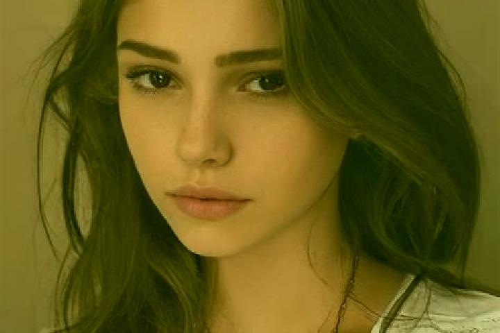Hannah, 31, a chestnut dark-eyed slavic companion based in Nova Lhota. Offering GFE, Dinner Date, OWO. Available for incall and outcall, day and evening dates.