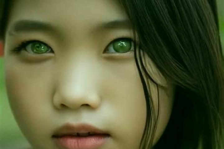 Hannah, 31, a red green-eyed asian companion based in Riveris. Offering Tantra, Girlfriend Experience, BDSM, 69, Duos. Available for incall and outcall, over...