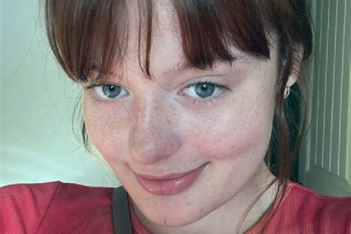 Hannah, 31, a red grey-eyed european companion based in Bonzi. Offering GFE, Dinner Date, Tantra, 69. Available for incall and outcall, day and evening dates.