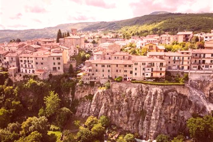 Hannah, 31 — Escort in La Fiora, Italy