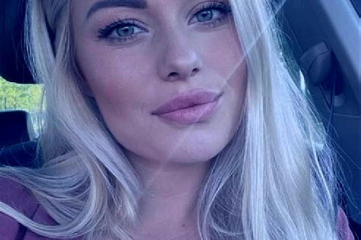 Hannah, 33, a blonde hazel-eyed caribbean companion based in Alekro. Offering Duos, Domination, 69. Available for incall and outcall, day and evening dates.