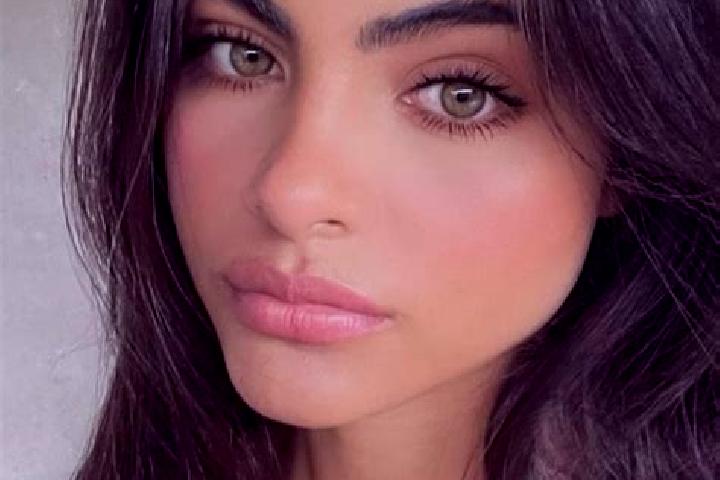Hannah, 33, a chestnut green-eyed indian companion based in Madera. Offering Roleplay, Massage, BDSM. Available for incall and outcall, day and evening dates.
