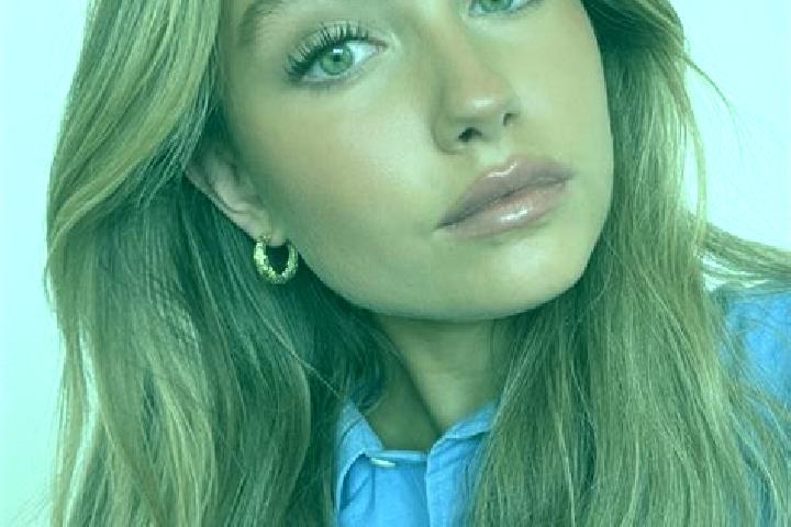 Hannah, 33, a dark blonde green-eyed european companion based in Darza. Offering Travel Companion, Girlfriend Experience, Prostate Massage, OWO. Available fo...