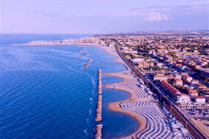 Hannah, 33 — Escort in Fano Adriano, Italy
