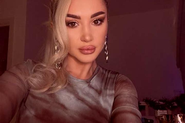 Hannah, 34, a blonde grey-eyed latina companion based in Drayo. Offering A-Level, BDSM, Fetish. Available for incall and outcall, day and evening dates.