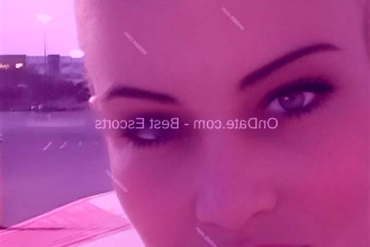Hannah, 34 — Escort in Arrancacepas, Spain