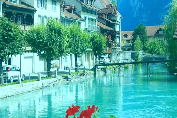 Hannah, 34 — Escort in Dudingen, Switzerland