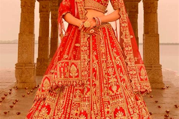 Hannah, 34 — Escort in Red, India
