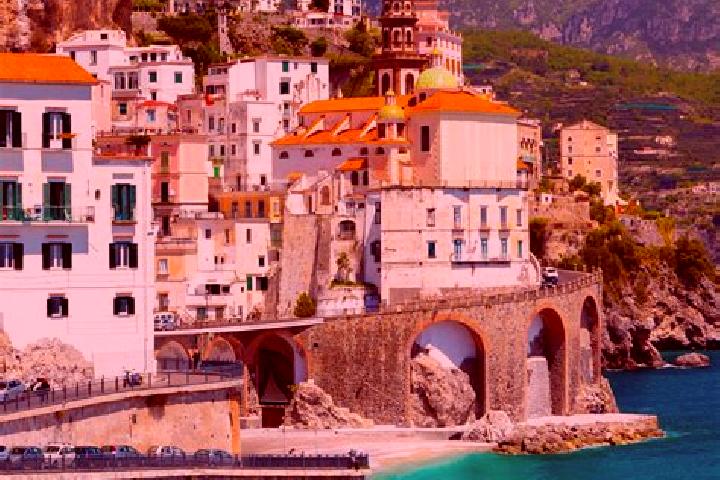 Hannah, 34 — Escort in Sarnano, Italy
