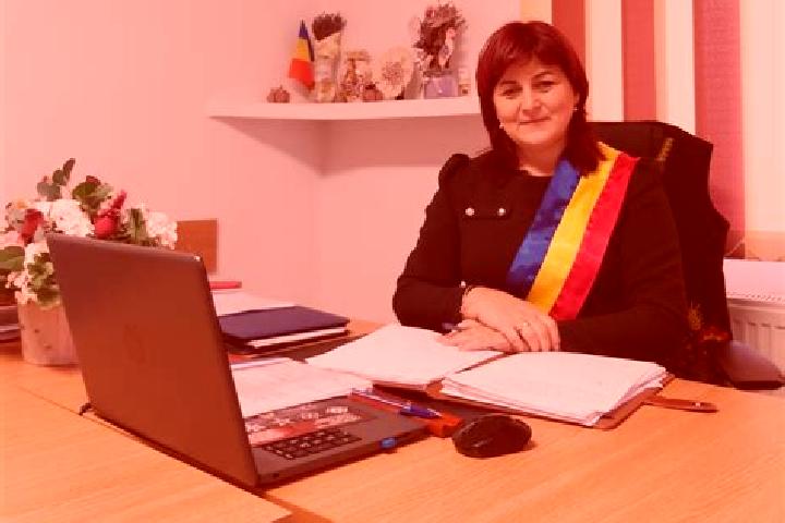 Hannah, 35 — Escort in Bumbesti-Pitic, Romania
