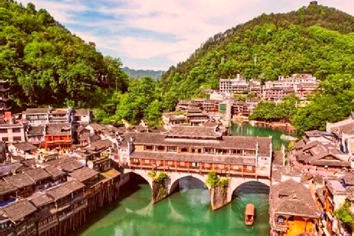 Hannah, 35 — Escort in Fenghuangshan, China