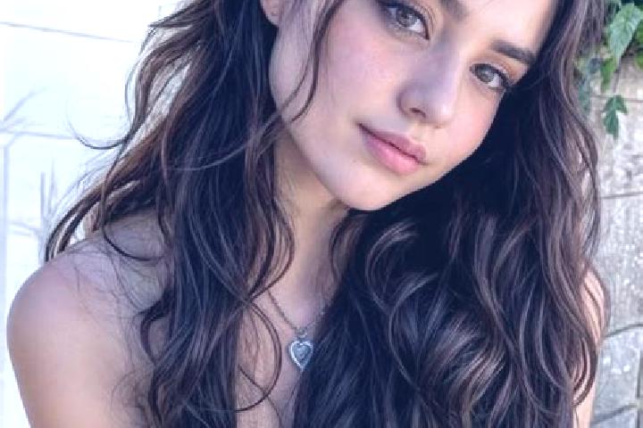 Hannah, 36, a auburn amber-eyed middle eastern companion based in Uhlia. Offering Fetish, Striptease, Girlfriend Experience. Available for incall and outcall...