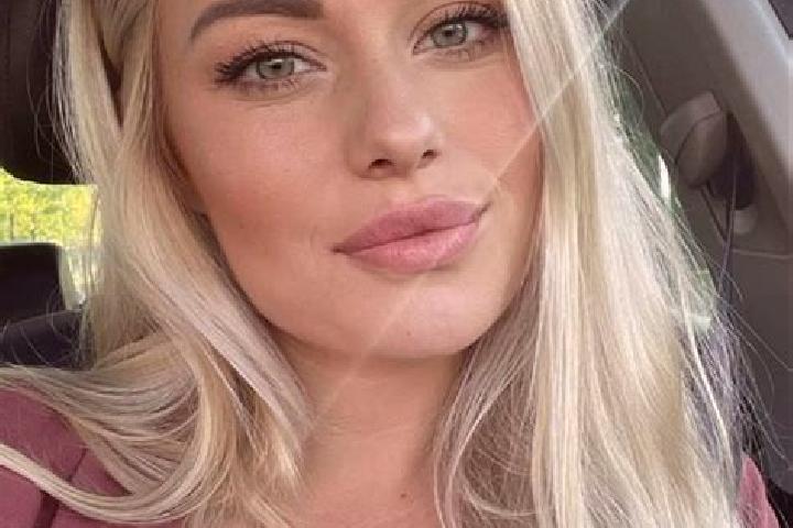 Hannah, 36, a blonde hazel-eyed mixed companion based in Avenhorn. Offering Tantra, Roleplay, Domination, Striptease. Available for incall and outcall, overn...