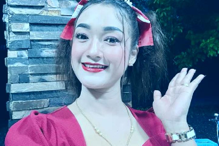 Hannah, 36 — Escort in Ban Na San, Thailand