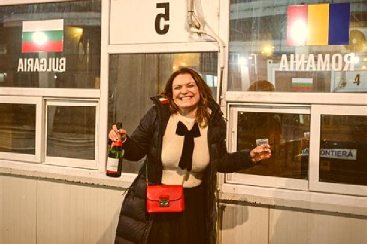 Hannah, 36 — Escort in Crainimat, Romania