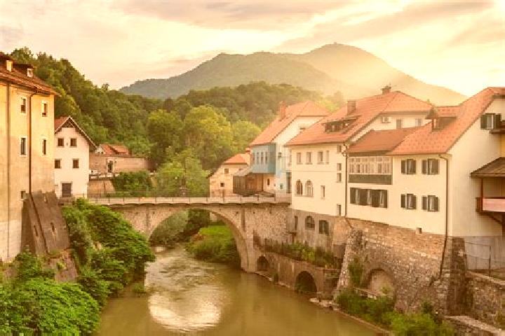 Hannah, 36 — Escort in Divaca, Slovenia