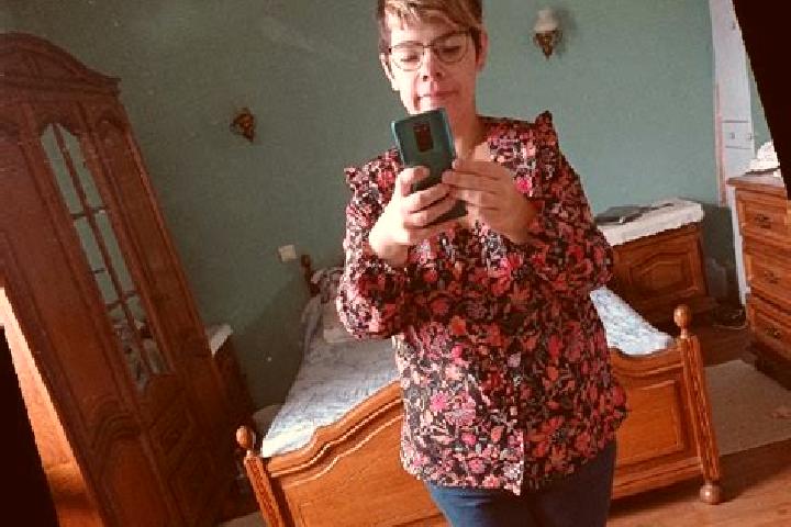 Hannah, 36 — Escort in La Houssoye, France