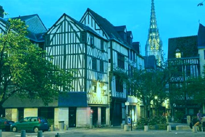 Hannah, 37 — Escort in Rouans, France