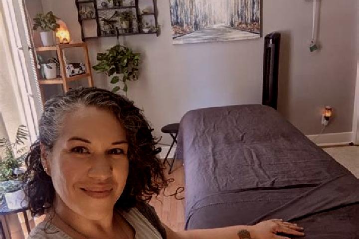 Hannah, 38, a blonde dark-eyed latina companion based in Ponte A Tressa. Offering Couples, Erotic Massage. Available for incall and outcall, overnight bookin...