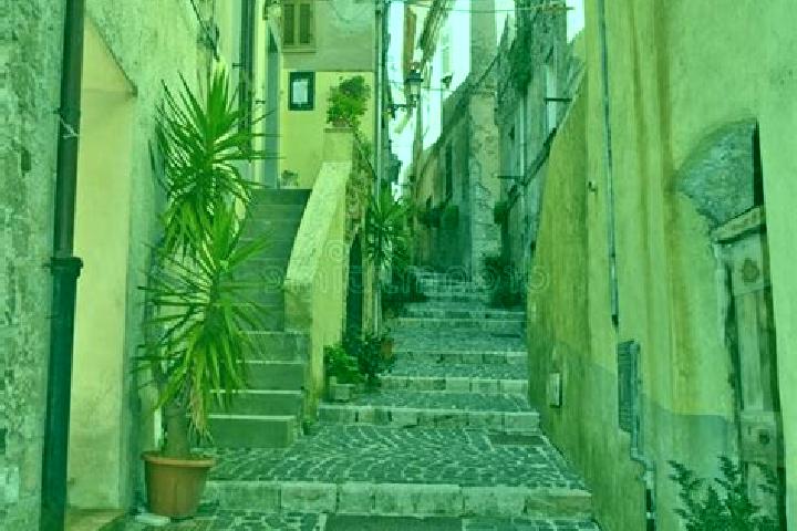 Hannah, 38 — Escort in Giuliano di Roma, Italy