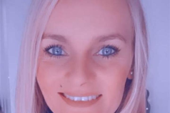 Hannah, 38 — Escort in Le Coux, France