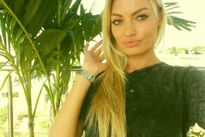 Hannah, 39, a blonde amber-eyed ebony companion based in Kangaroo Point. Offering Massage, GFE, Erotic Massage, Dinner Date. Available for incall and outcall...