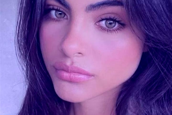 Hannah, 39, a brunette green-eyed european companion based in Lunardelli. Offering Massage, Roleplay, Girlfriend Experience, 69, Party Girl. Available for in...