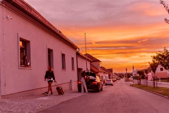 Hannah, 39 — Escort in Perna, Czech Republic