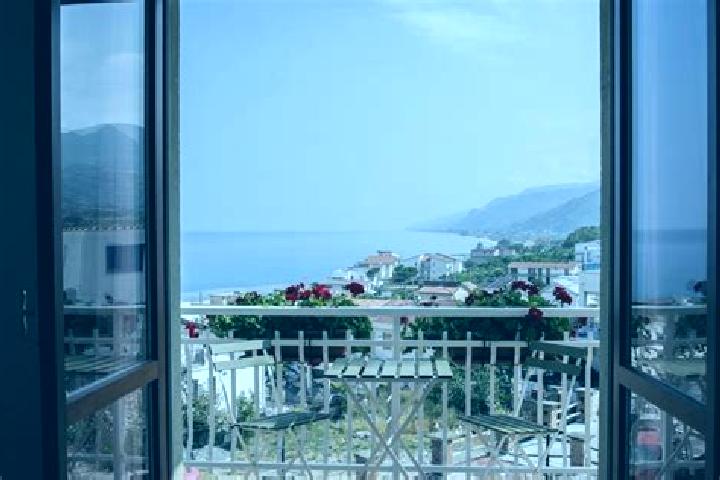 Hannah, 39 — Escort in San Lucido, Italy
