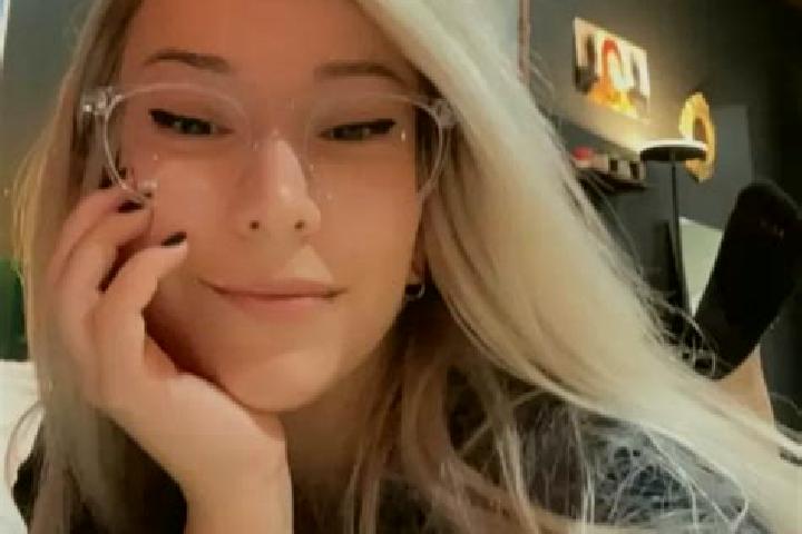 Harper, 20, a blonde grey-eyed mixed companion based in Eystrup. Offering Duos, Massage, A-Level, CIM. Available for incall and outcall, day and evening dates.