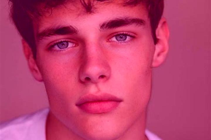 Harper, 20, a chestnut brown-eyed caucasian companion based in Karsbach. Offering Domination, OWO, GFE. Available for incall and outcall, day and evening dates.