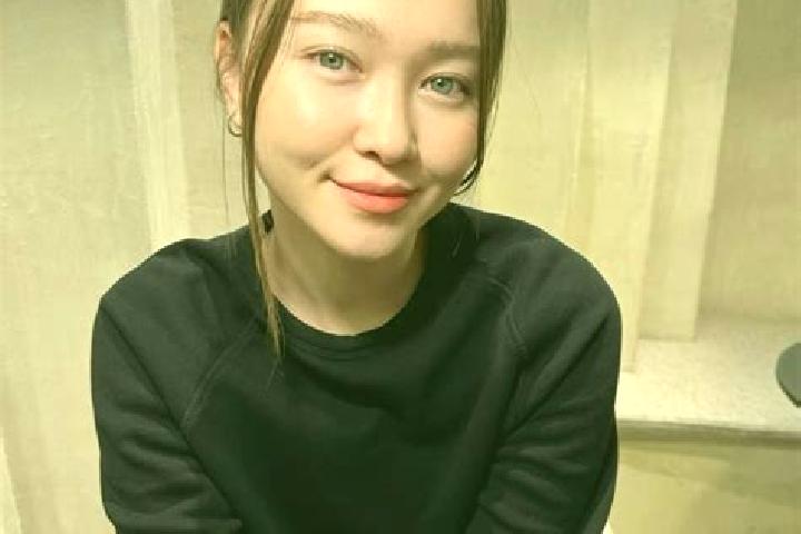 Harper, 20, a dark blonde blue-eyed asian companion based in Siparia. Offering Travel Companion, Dinner Date. Available for incall and outcall, overnight boo...