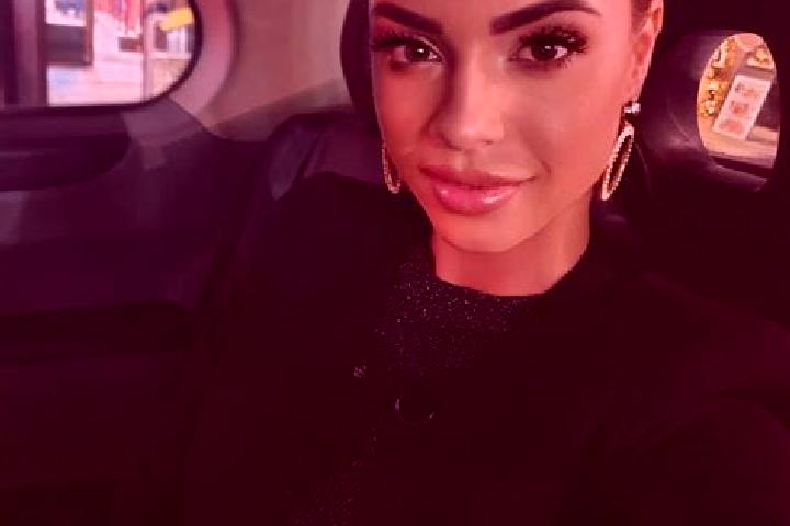 Harper, 20, a red dark-eyed mixed companion based in Bernardo de Irigoyen. Offering Travel Companion, Party Girl, Dinner Date. Available for incall and outca...