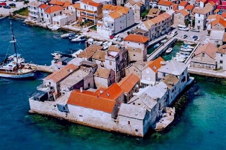 Harper, 20 — Escort in Kastel Gomilica, Croatia
