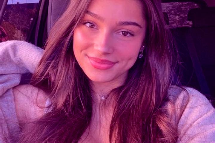 Harper, 21, a brunette blue-eyed indian companion based in Camperville. Offering Domination, GFE, Erotic Massage, Tantra. Available for incall and outcall, o...