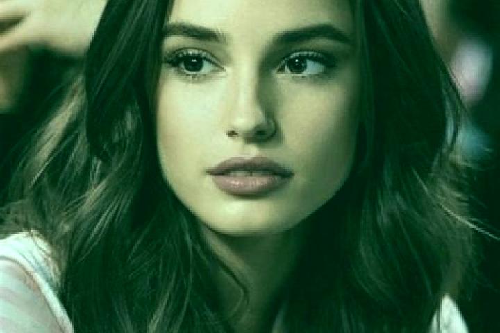 Harper, 21, a brunette brown-eyed indian companion based in Bohle Plains. Offering Erotic Massage, Overnight, Party Girl. Available for incall and outcall, d...