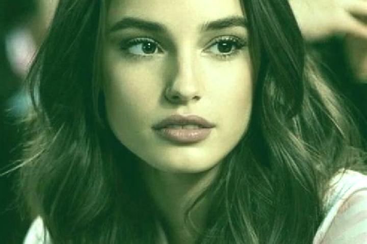 Harper, 21, a brunette brown-eyed indian companion based in General Juan Jose Rios. Offering Roleplay, A-Level, Massage, Tantra. Available for incall and out...