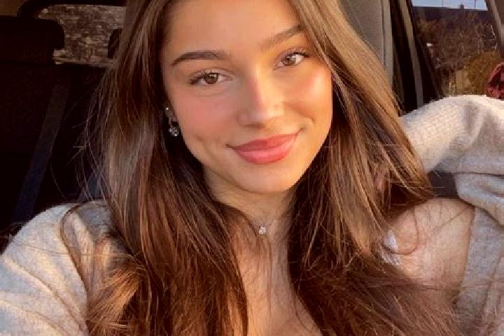 Harper, 21, a brunette green-eyed ebony companion based in Chinle. Offering A-Level, GFE, Overnight, Party Girl. Available for incall and outcall, overnight ...