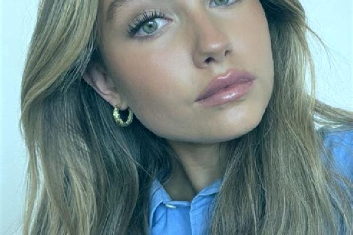 Harper, 21, a dark blonde green-eyed mixed companion based in Mayachnyy. Offering A-Level, Couples, Massage, Travel Companion, Tantra. Available for incall a...