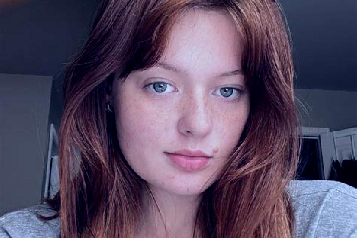 Harper, 22, a auburn hazel-eyed caucasian companion based in Lenauheim. Offering Overnight, GFE, Domination. Available for incall and outcall, day and evenin...