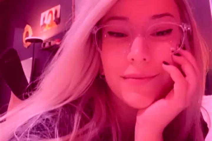 Harper, 22, a blonde amber-eyed ebony companion based in Farmsen-Berne. Offering Domination, Overnight, Roleplay, Couples. Available for incall and outcall, ...