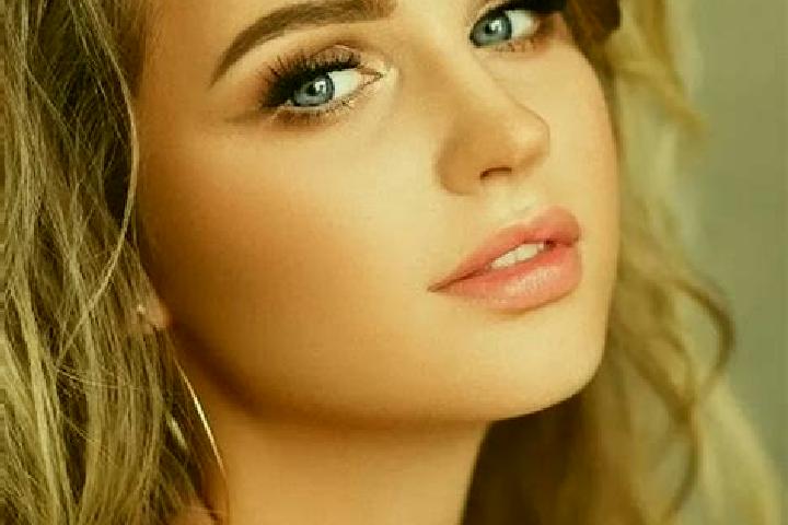 Harper, 23, a dark blonde blue-eyed middle eastern companion based in Hengstdal. Offering GFE, Erotic Massage, Tantra, Girlfriend Experience. Available for i...