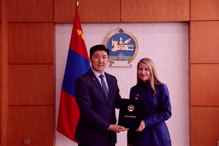 Harper, 23 — Escort in Tsagaanhayrhan, Mongolia