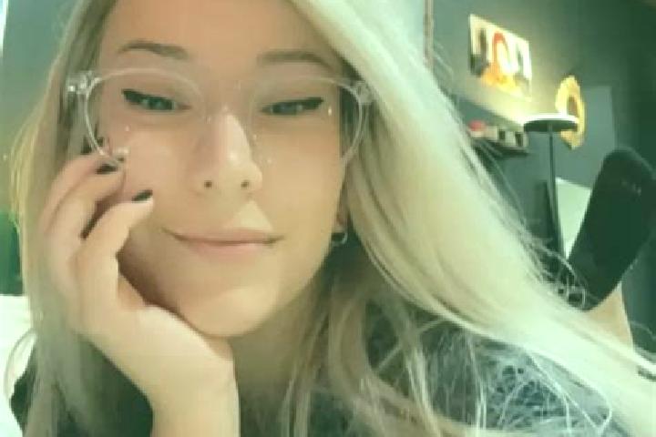 Harper, 24, a blonde grey-eyed mixed companion based in Kapas Herd. Offering Fetish, Prostate Massage, Girlfriend Experience. Available for incall and outcal...