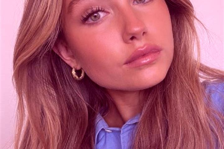Harper, 24, a dark blonde green-eyed mixed companion based in Thorncliffe Park. Offering Overnight, Party Girl, A-Level, Erotic Massage, Tantra. Available fo...